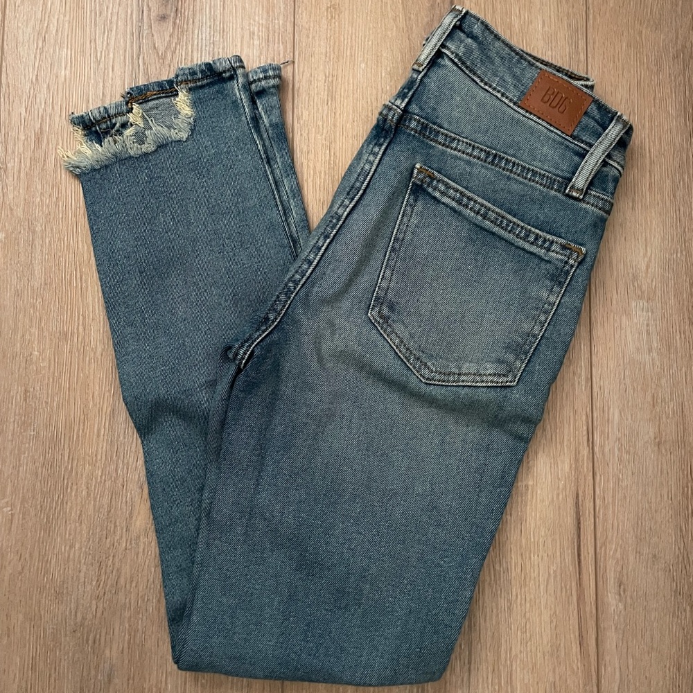 BDG JEANS SIZE 24 HIGH RISE